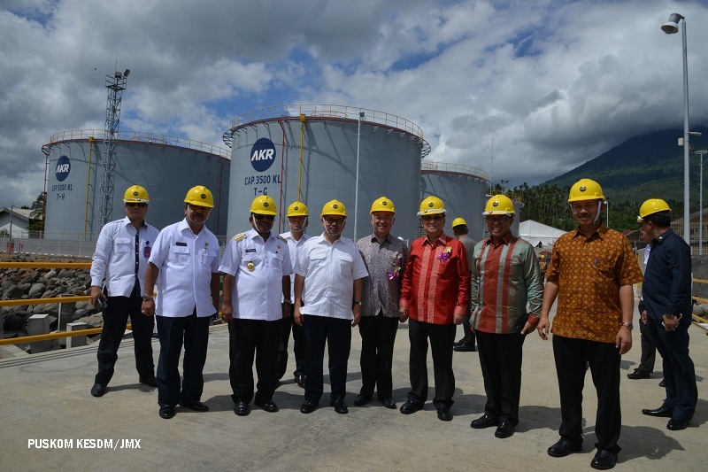 Hari Ini Menteri ESDM Resmikan Terminal PT AKR Corporindo Tbk
